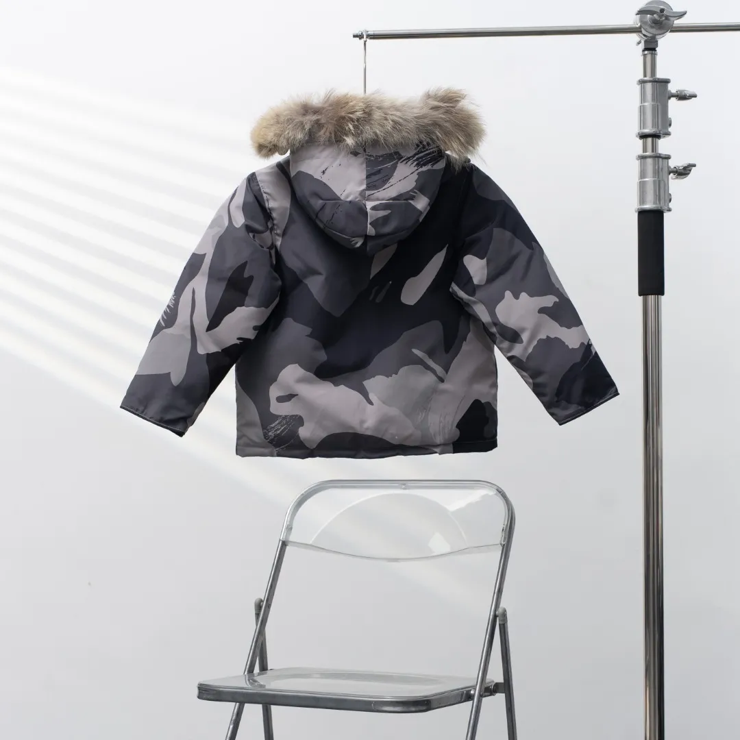 P660 CANADA GOOSE丨Canada Goose C08 children's clothing, children's hooded down jacket Color: gray camouflage Size: 110-160